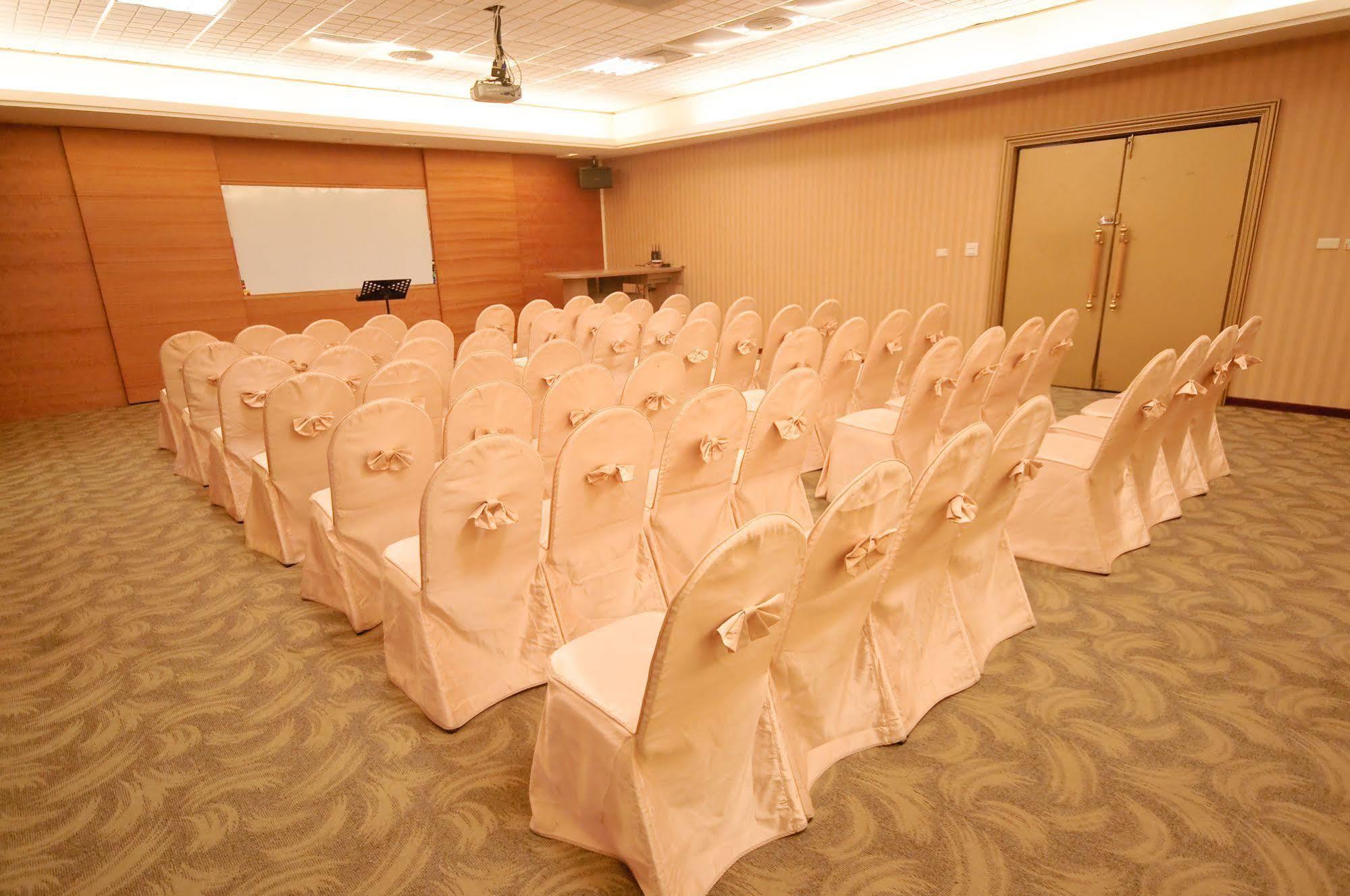Ohotel Taichung Buitenkant foto