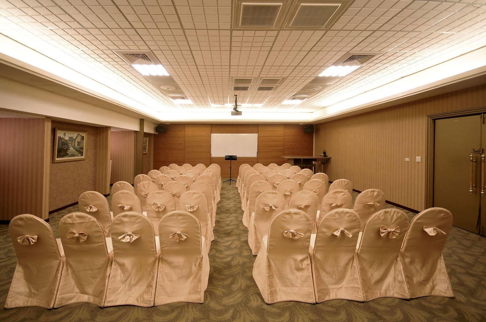 Ohotel Taichung Buitenkant foto